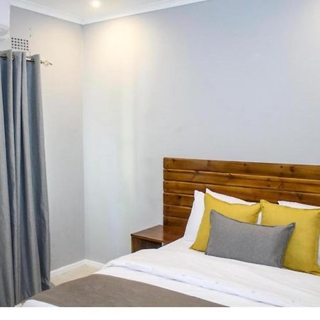 Thito Manor Apartment Maun Luaran gambar