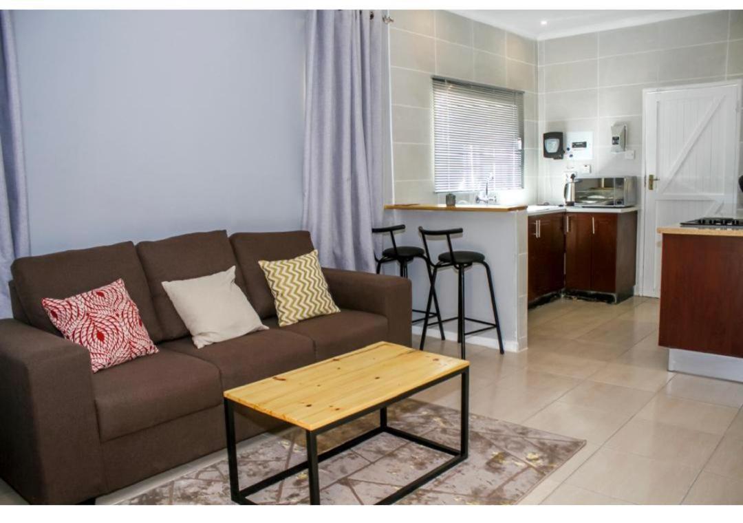 Thito Manor Apartment Maun Luaran gambar