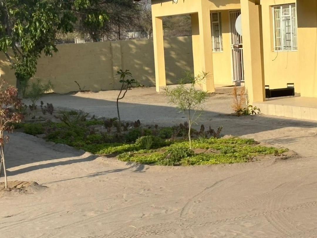 Thito Manor Apartment Maun Luaran gambar